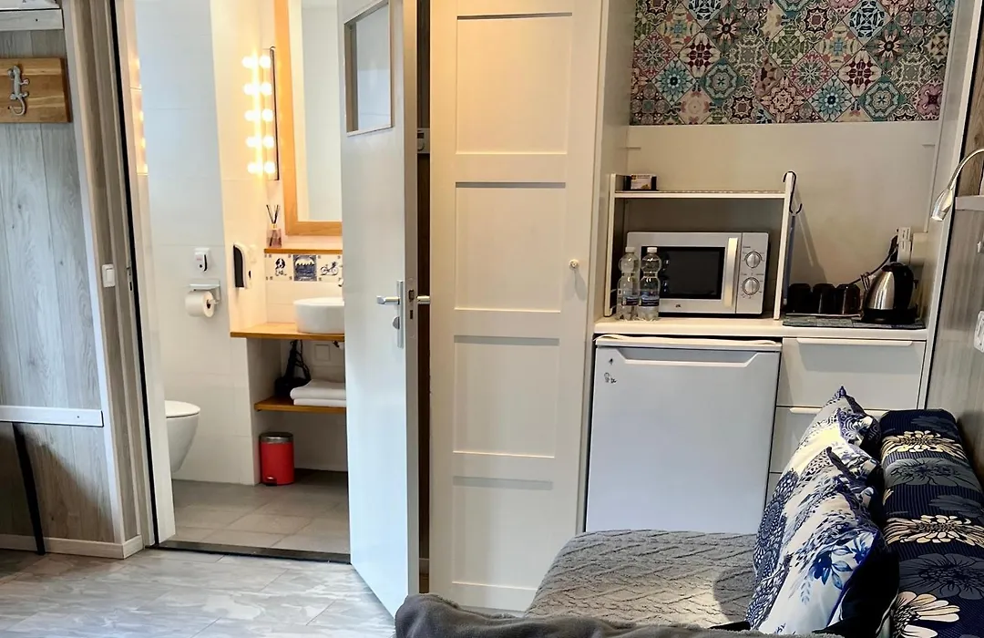 Rooi Bij de Knoptoren B&B-1